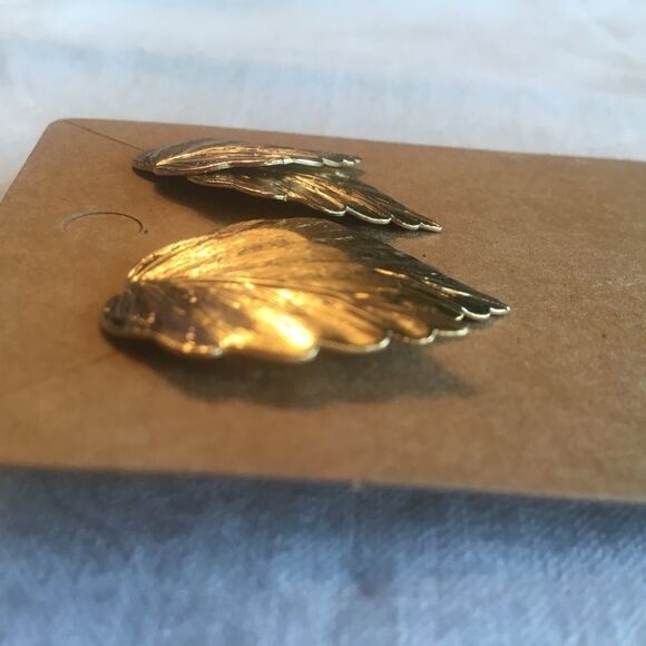 $10 ea or 3/$20 Goldtone Leaf Earrings - Picture 4 of 10